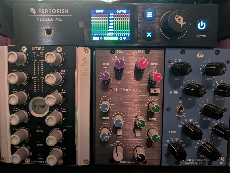 Rack de equipos analógicos de mastering